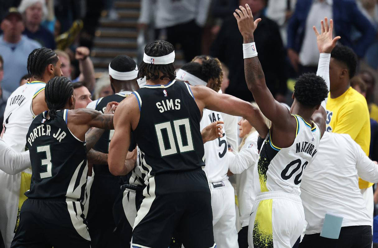 爱游戏体育关于浓眉哥重要时刻重要助攻，雄鹿带队取胜！的信息