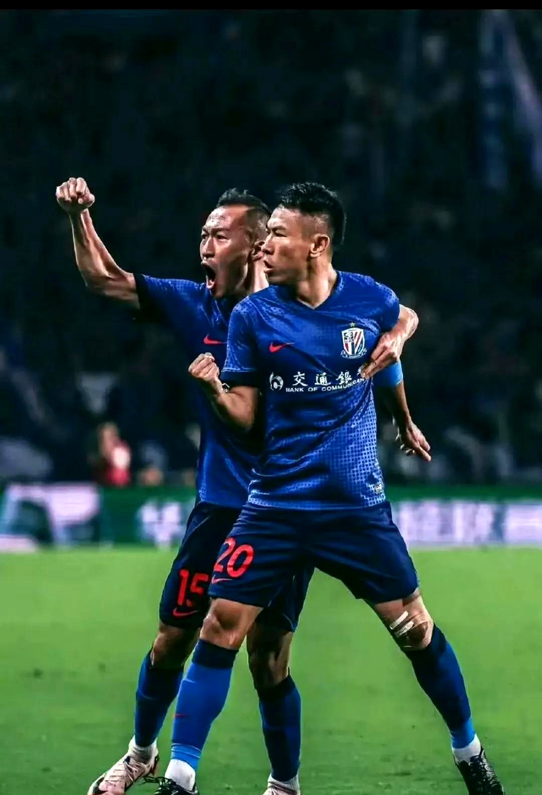 爱游戏体育包含今晨体能课后；上海申花主帅复盘备战法国杯；赛场秩序良好；身体对抗强度拉满的词条